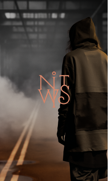 "Ashen Horizon: Mode am Rande der Zeit" – Digitaler Kunstdruck