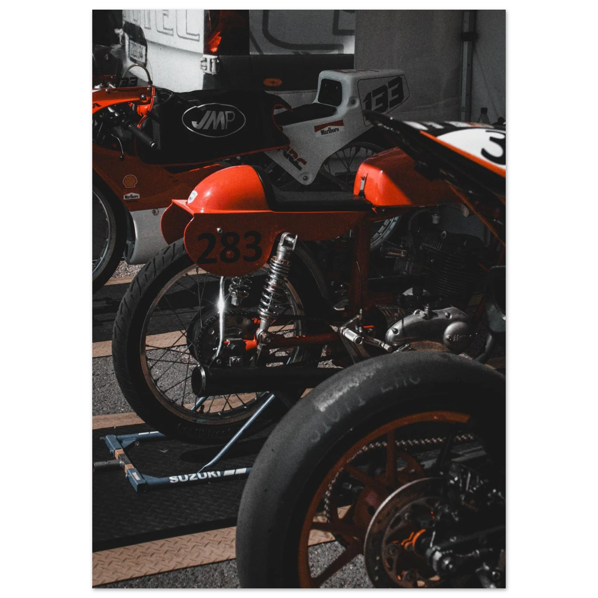 „Stallgeruch – Drei Bikes, ein Herzschlag“